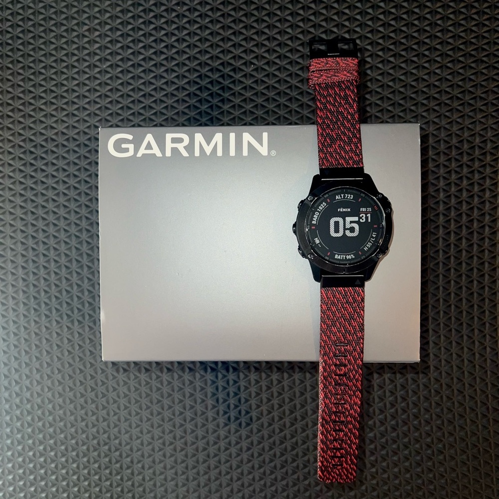 Garmin fênix® 6, Sapphire, Black DLC w/Red Nylon Band